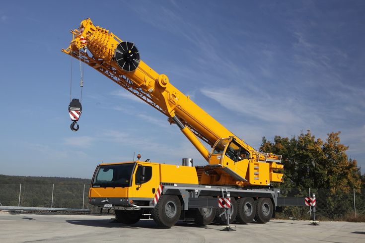 Kapan Harus Menggunakan Mobile Crane dan Kapan Harus Memilih Crane Stasioner?